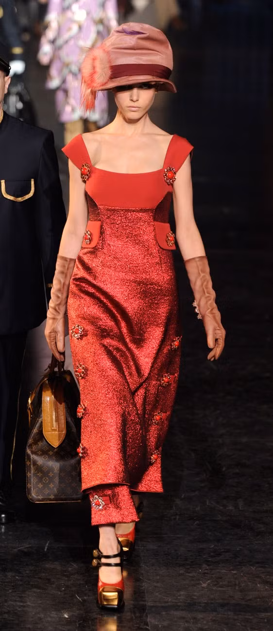 Chiếc mũ lấy cảm hứng từ mũ của các nữ quý tộc thời xưa Chiếc mũ lấy cảm hứng từ mũ của các nữ quý tộc thời xưa