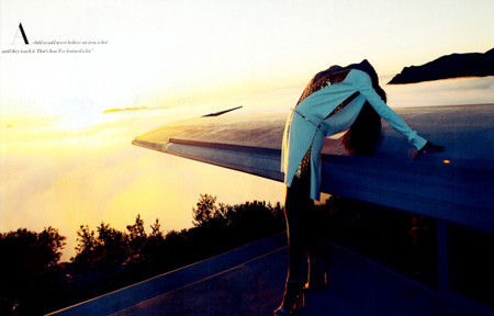 "Khi yêu tôi thường cảm thấy rất nặng nề. Vì tôi yêu quá sâu sắc và cảm thấy như mình trở nên vô nghĩa... Tôi sợ phải cảm nhận nỗi đau trong tình yêu một lần nữa"