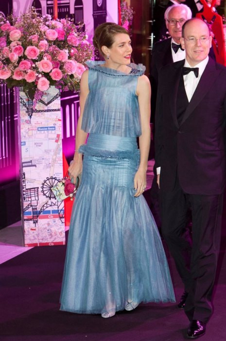 Bộ váy với những chi tiết cách điệu đẹp mắt Bộ váy với những chi tiết cách điệu đẹp mắt