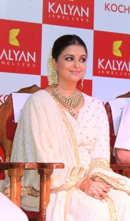 Vẻ đẹp mặn mà của "gái một con" Aishwarya Rai Vẻ đẹp mặn mà của "gái một con" Aishwarya Rai