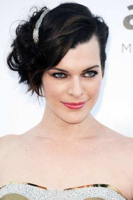 Những chiếc kẹp đính đá điệu đà và làm tăng thêm phần sang trọn cho cô dâu Những chiếc kẹp đính đá điệu đà và làm tăng thêm phần sang trọn cho cô dâu