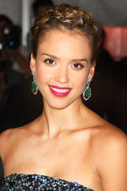 Và cuối cùng là kiểu tóc tết - mốt tóc đang thịnh hành mùa hè này Và cuối cùng là kiểu tóc tết - mốt tóc đang thịnh hành mùa hè này