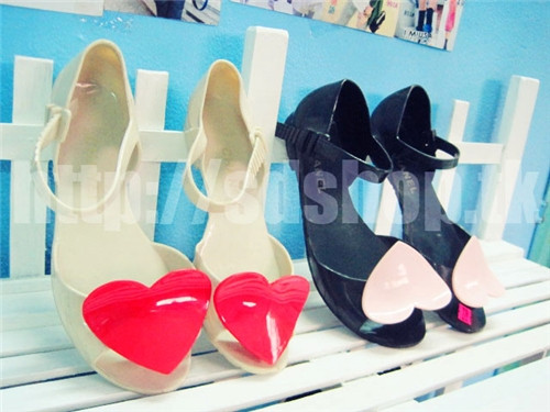 Hay còn được cải tiến theo dạng sandal xinh xắn