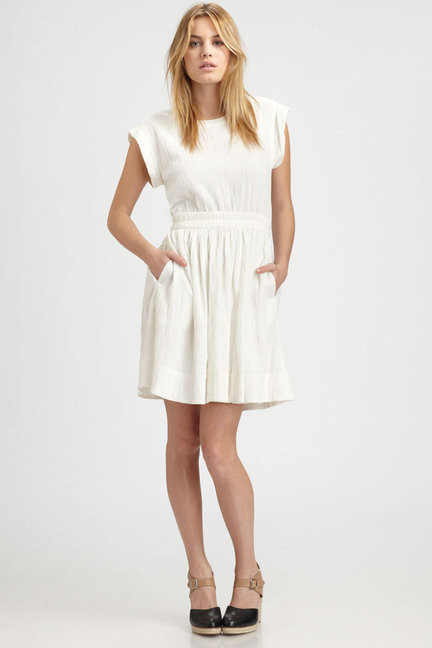 Thông thường mọi người hay e ngại mỗi khi mặc những bộ váy sát nách khi đến công sở. Tuy nhiên, khi ngắm nhìn những mẫu váy sát nách trẻ trung mà không kém phần trang nhã này, các quý cô hẳn sẽ phải suy nghĩ lại Thông thường mọi người hay e ngại mỗi khi mặc những bộ váy sát nách khi đến công sở. Tuy nhiên, khi ngắm nhìn những mẫu váy sát nách trẻ trung mà không kém phần trang nhã này, các quý cô hẳn sẽ phải suy nghĩ lại