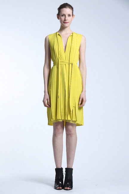 Chiếc váy tuyệt đẹp với những nếp xếp ly mềm mại, bay bổng Chiếc váy tuyệt đẹp với những nếp xếp ly mềm mại, bay bổng