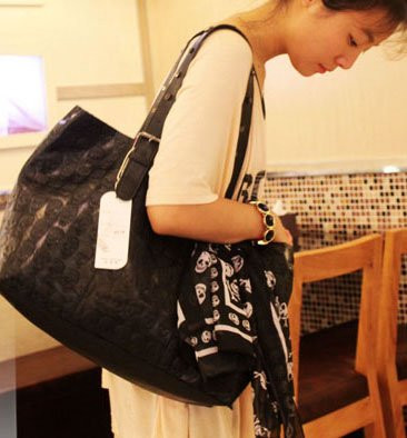 Bạn có thể sử dụng loại túi này khi đi làm, đi học hay kể cả là đi chơi cùng bạn bè Bạn có thể sử dụng loại túi này khi đi làm, đi học hay kể cả là đi chơi cùng bạn bè