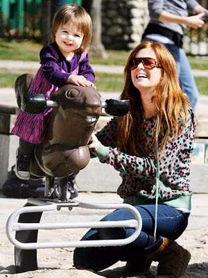 Oliver - con gái của "tín đồ mua sắm" Isla Fisher sớm được tiếp xúc với Hollywood khi "tháp tùng" cùng mẹ trong suốt quá trình nữ diễn viên này hoàn thành bộ phim "Lời thú tội của một tín đồ mua sắm" Oliver - con gái của "tín đồ mua sắm" Isla Fisher sớm được tiếp xúc với Hollywood khi "tháp tùng" cùng mẹ trong suốt quá trình nữ diễn viên này hoàn thành bộ phim "Lời thú tội của một tín đồ mua sắm"