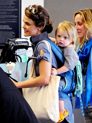 Keri Russell cùng cậu con trai kháu khỉnh River Keri Russell cùng cậu con trai kháu khỉnh River