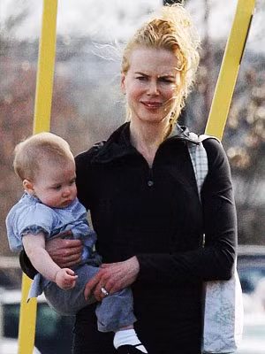Nicole Kidman có con ở tuổi 41 và hiện tại cô đang sống rất hạnh phúc cùng chồng và con trai tại Tennessee Nicole Kidman có con ở tuổi 41 và hiện tại cô đang sống rất hạnh phúc cùng chồng và con trai tại Tennessee