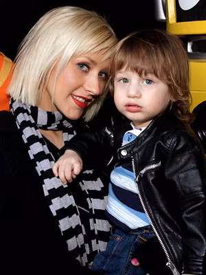 Christina Aguilera và cậu con trai Max Liron chụp ảnh trong show truyền hình "Yo Gabba Gabba" Christina Aguilera và cậu con trai Max Liron chụp ảnh trong show truyền hình "Yo Gabba Gabba"