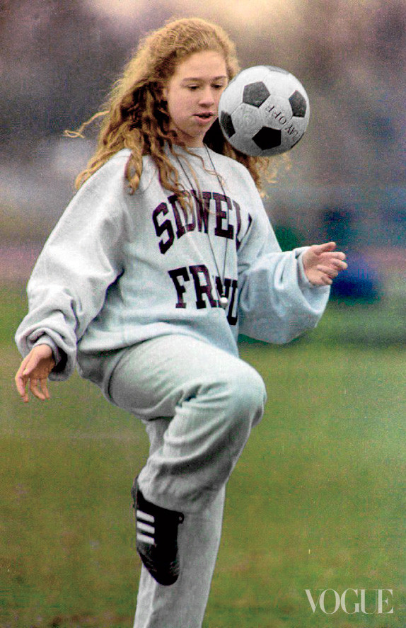 Tuy nhiên, cô lại sở hữu một khuôn mặt không mấy xinh đẹp