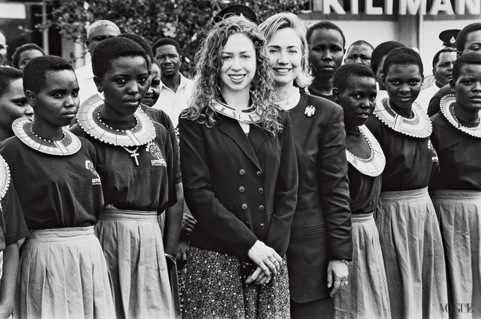 Hoàn toàn tương phản với vẻ quyến rũ và trẻ trung của Hilary Clinton