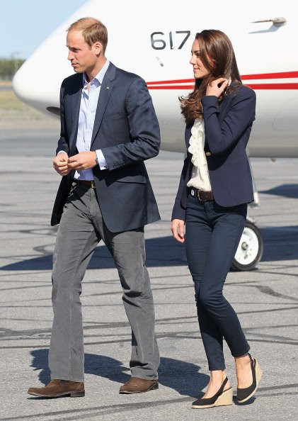 Tuy nhiên, nếu kết hợp quần jeans tối màu cùng áo sơ mi và giày lười, hiệu quả thật bất ngờ. Tuy nhiên, nếu kết hợp quần jeans tối màu cùng áo sơ mi và giày lười, hiệu quả thật bất ngờ.