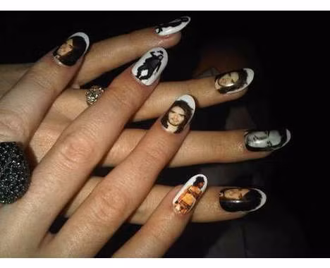 Cầu kỳ và tinh xảo với từng khuôn mặt trên móng tay