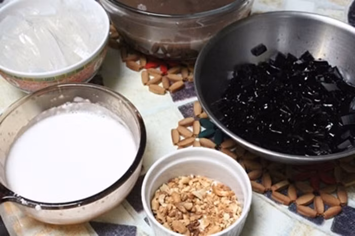 Những cốc chè có thêm thạch đen thanh nhiệt nhưng mang thêm nhiều mối nguy vệ sinh an toàn thực phẩm?