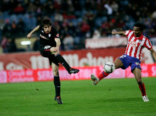 Thêm một tài năng trẻ nữa lọt vào tầm ngắm của Man Utd, đó là Javi Martinez (Athletic Bilbao). Chơi thiên về phòng thủ nên Javi Martinez là sự lựa chọn hợp lí cho Quỷ đỏ nếu HLV Alex Ferguson muốn xây dựng một lối chơi chắc chắn bên phần sân nhà. Thêm một tài năng trẻ nữa lọt vào tầm ngắm của Man Utd, đó là Javi Martinez (Athletic Bilbao). Chơi thiên về phòng thủ nên Javi Martinez là sự lựa chọn hợp lí cho Quỷ đỏ nếu HLV Alex Ferguson muốn xây dựng một lối chơi chắc chắn bên phần sân nhà.