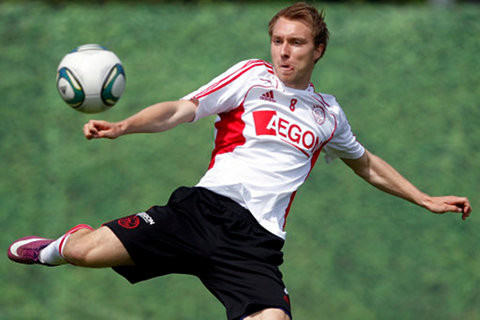 Christian Eriksen (Ajax) là một trong số những tài năng trẻ sáng giá nhất bóng đá Đan Mạch vào thời điểm hiện tại. Mặc dù mới 19 tuổi nhưng Eriksen đã sớm thể hiện kỹ năng chơi bóng khéo léo khiến nhiều đại gia châu Âu phải chú ý, trong đó có Man Utd. Christian Eriksen (Ajax) là một trong số những tài năng trẻ sáng giá nhất bóng đá Đan Mạch vào thời điểm hiện tại. Mặc dù mới 19 tuổi nhưng Eriksen đã sớm thể hiện kỹ năng chơi bóng khéo léo khiến nhiều đại gia châu Âu phải chú ý, trong đó có Man Utd.