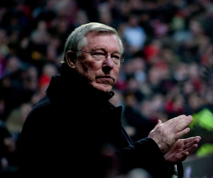 Cup vô địch đã nằm trong sự kiểm soát của MU sau gã khi hàng xóm ồn ào Man City thúc thủ trước Arsenal. Nhưng việc bị loại khỏi đấu trường Champions League ngay từ vòng đấu bảng và thậm chí cả Europa League chắc chắn vẫn khiến BLĐ cũng như NHM có một nỗi đau canh cánh trong lòng. Hiểu về điều đó hơn ai hết, HLV Alex Ferguson đã đưa 10 cái tên vào tầm ngắm nhằm tăng cường sức mạnh cho đội bóng. Cup vô địch đã nằm trong sự kiểm soát của MU sau gã khi hàng xóm ồn ào Man City thúc thủ trước Arsenal. Nhưng việc bị loại khỏi đấu trường Champions League ngay từ vòng đấu bảng và thậm chí cả Europa League chắc chắn vẫn khiến BLĐ cũng như NHM có một nỗi đau canh cánh trong lòng. Hiểu về điều đó hơn ai hết, HLV Alex Ferguson đã đưa 10 cái tên vào tầm ngắm nhằm tăng cường sức mạnh cho đội bóng.