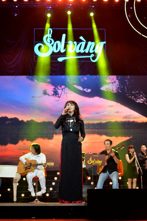 Dù hôm nay, tiếng hát của vị nhạc sĩ đa tài đã mất đi nhưng cái tình mà người ở lại như Lê Uyên vẫn hát thật đầy cảm xúc. Người nghe không khỏi xúc động khi được sống cùng tình yêu đẹp đẽ ấy qua tác phẩm gần như có lời tiên tri cho tình yêu đôi lứa, đó chính là khúc hát tuyệt đẹp Cho lần cuối.