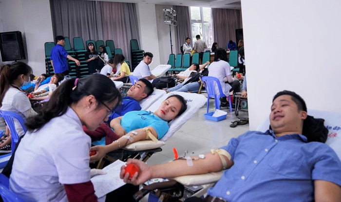 Sinh viên, giảng viên Đại học Đông Á tham gia hiến máu tình nguyện. Sinh viên, giảng viên Đại học Đông Á tham gia hiến máu tình nguyện.