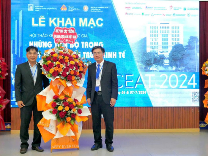 Hiệp hội Các trường đại học, cao đẳng Việt Nam có lẵng hoa chúc mừng hội thảo 61A37CDC-7982-4461-BB99-C65E9A50E383.jpeg