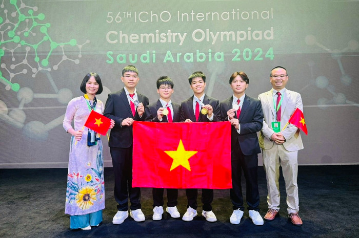 Đội tuyển quốc gia Việt Nam dự thi Olympic Hóa học quốc tế (ICHO) năm 2024 Đội tuyển quốc gia Việt Nam tham dự Olymipc Hoá học quốc tế 2024.jpg