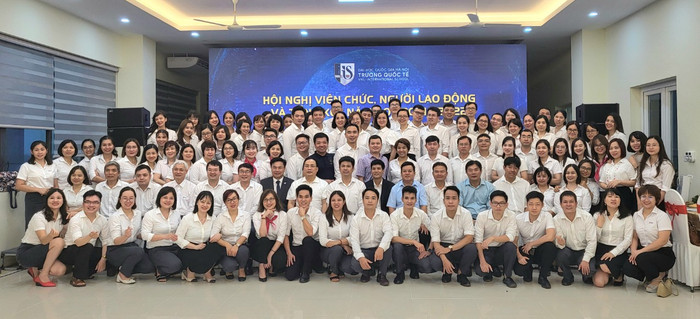 Trường Quốc tế đang triển khai nhiều chính sách thu hút các giảng viên, nhà khoa học giỏi. 1.jpg