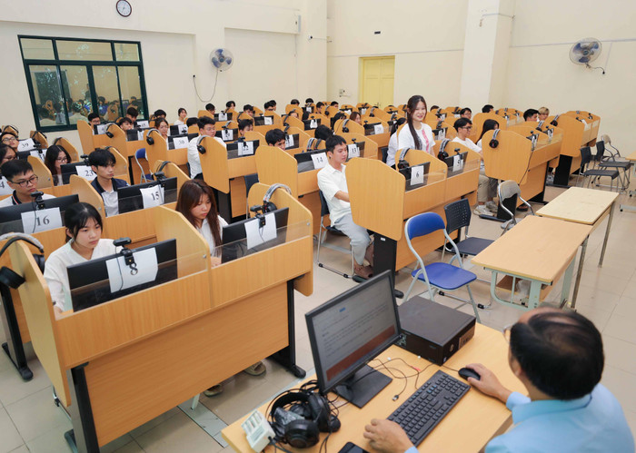 Khoa Công nghệ thông tin, Trường Đại học Sư phạm Hà Nội trang bị đầy đủ hệ thống trợ giảng cùng nhiều thiết bị phục vụ thực hành môn học chuyên ngành, các máy tính đều được kết nối internet tốc độ cao, đáp ứng đầy đủ các yêu cầu đào tạo, thực hành của các bậc học. Ảnh: NTCC. 8a09d31dbbff19a140ee.jpg