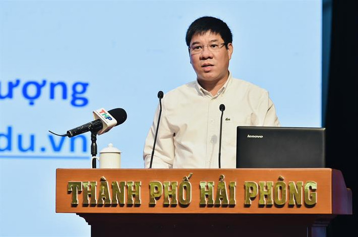 Cục trưởng Cục Quản lý chất lượng Huỳnh Văn Chương báo cáo về công tác tổ chức Kỳ thi tốt nghiệp trung học phổ thông năm 2024 (ảnh: Bộ Giáo dục và Đào tạo) 4.jpg