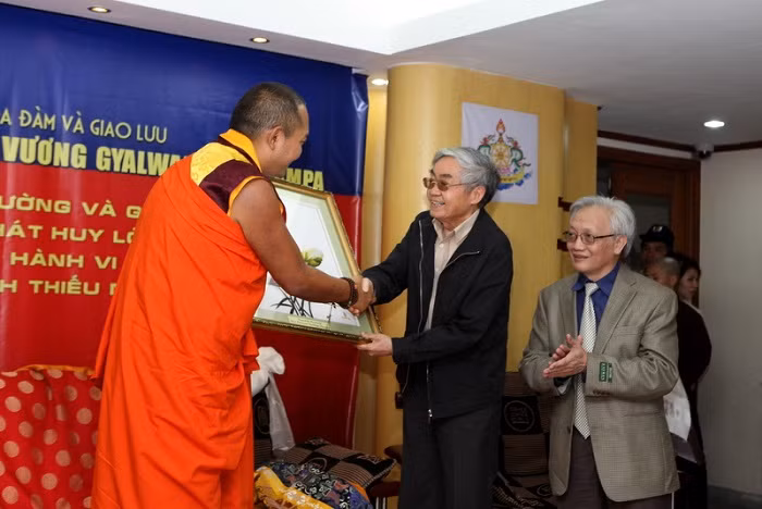 Đức Nhiếp Chính Vương Gyalwa Dokhampa tham gia tọa đàm Doanh nhân và Hạnh phúc ảnh 1 Đức Nhiếp Chính Vương Gyalwa Dokhampa tham gia tọa đàm Doanh nhân và Hạnh phúc ảnh 1