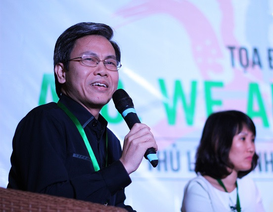 Ông Giản Tư Trung trò chuyện với sinh viên Ông Giản Tư Trung trò chuyện với sinh viên