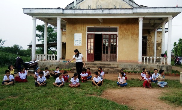 Mỗi lần thôn họp dân, nhiều học sinh phải nghỉ học ảnh 2