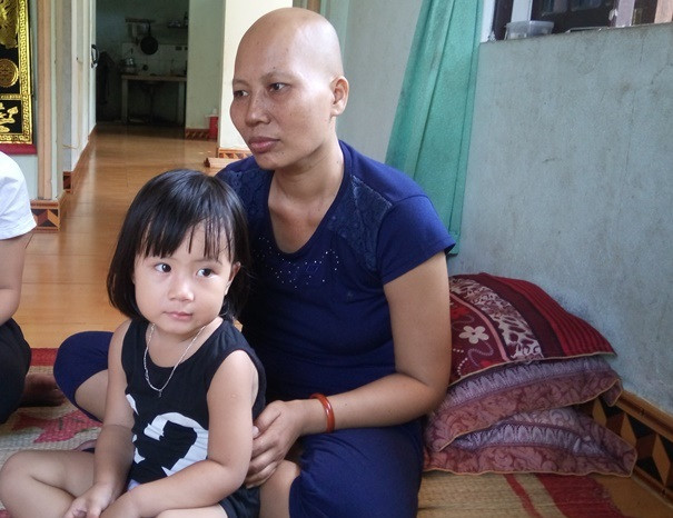 Bố mất, mẹ mắc ung thư, ba đứa trẻ đứng trước nguy cơ thất học ảnh 1 Bố mất, mẹ mắc ung thư, ba đứa trẻ đứng trước nguy cơ thất học ảnh 1