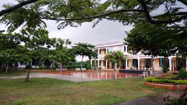 Mỗi lần thôn họp dân, nhiều học sinh phải nghỉ học ảnh 4