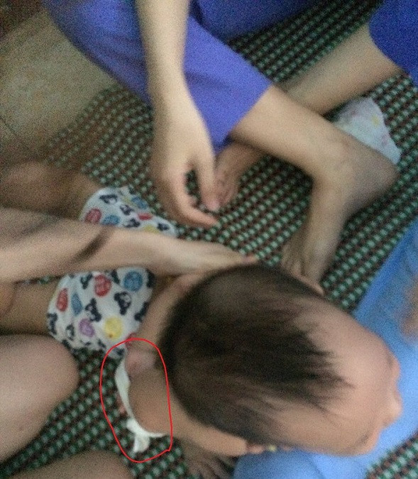 Cô giáo mầm non trói tay chân, nhét giẻ vào mồm trẻ ảnh 2