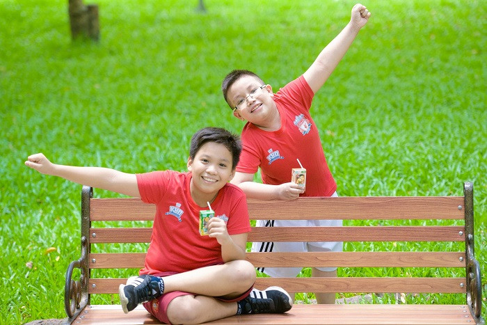 Sữa sẽ giúp con khỏe mạnh để trở thành một cầu thủ bóng đá tài năng Sữa sẽ giúp con khỏe mạnh để trở thành một cầu thủ bóng đá tài năng