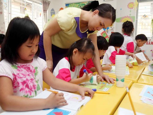 Thứ trưởng Nguyễn Vinh Hiển: Không thể đãi ngộ giáo viên theo chế độ mới ảnh 1