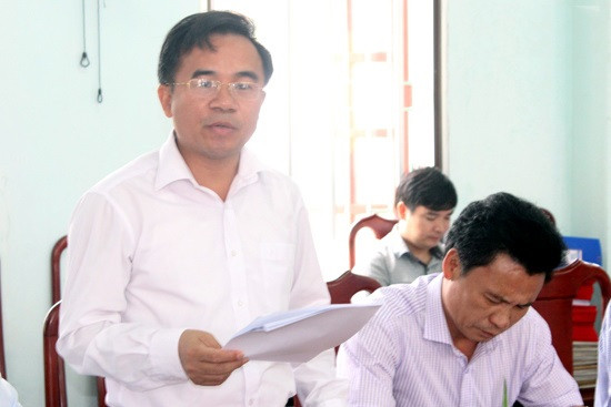 Ông Bùi Quang Hoàn, chủ tịch UBND huyện Kỳ Anh – Thừa nhận huyện Kỳ Anh đã tự ký hợp đồng mà không thông qua tỉnh. Ông Bùi Quang Hoàn, chủ tịch UBND huyện Kỳ Anh – Thừa nhận huyện Kỳ Anh đã tự ký hợp đồng mà không thông qua tỉnh.