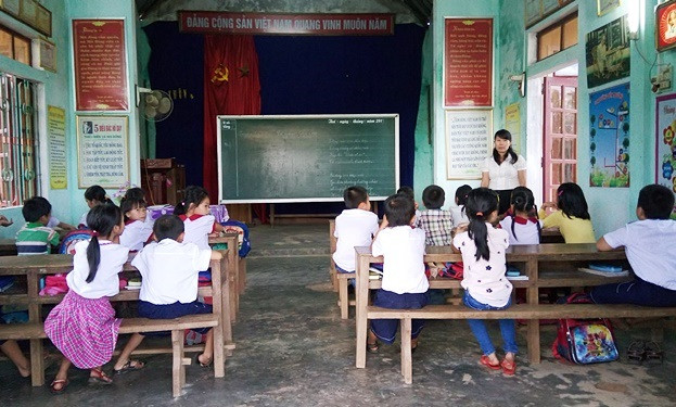 Mỗi lần thôn họp dân, nhiều học sinh phải nghỉ học ảnh 1
