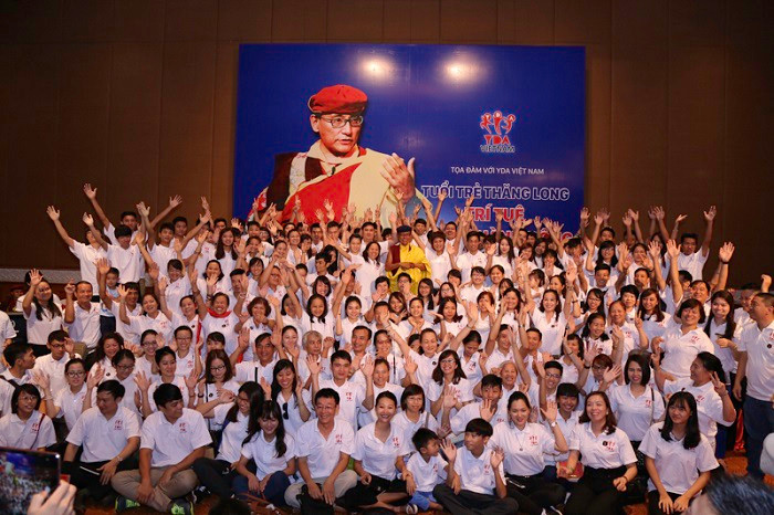 Đức Pháp Vương chụp ảnh kỉ niệm Đức Pháp Vương chụp ảnh kỉ niệm