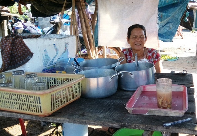 Cô học trò nghèo phải bỏ học đi ở đợ đã quay lại trường ảnh 3 Cô học trò nghèo phải bỏ học đi ở đợ đã quay lại trường ảnh 3