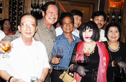 Chánh Tín và những người bạn.