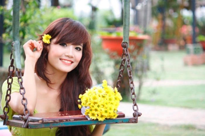 Cô gái đẹp đang cố gắng và nỗ lực không ngừng để có được kết quả học tập tốt nhất ở trường ĐH chuẩn bị hành trang cho tương lai