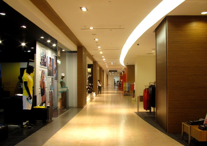 Những hình ảnh quen thuộc hàng ngày của nhân viên bán hàng nơi đây.