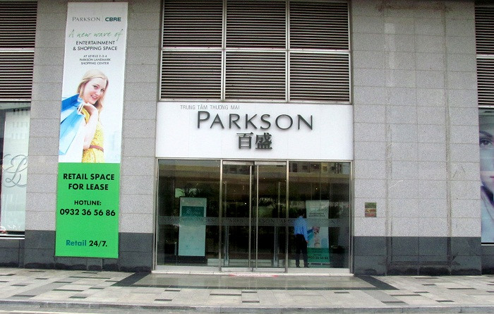 Tương tự như Parkson Thái Hà, Parkson Keangnam LandMark Tower (đường Phạm Hùng, Hà Nội) cũng lâm vào tình trạng vắng khách dù mới đi vào hoạt động được 2 năm.