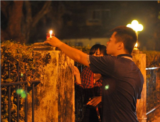 Người dân vẫn tập trung nơi đây thương tiếc vị Đại tướng của dân tộc