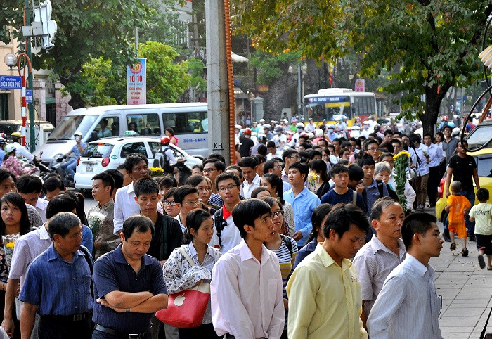 Trong 2 ngày qua (6 - 7/10), gia đình Đại tướng đã đón tiếp hàng vài chục nghìn người vào phúng viếng hương hồn Đại tướng.