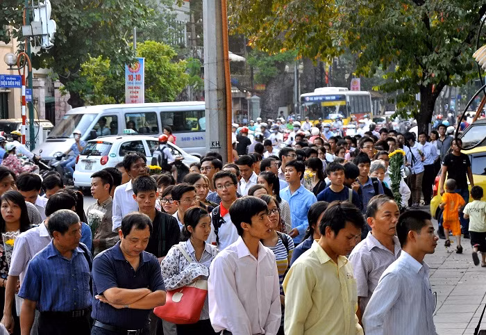 Trong 2 ngày qua (6 - 7/10), gia đình Đại tướng đã đón tiếp hàng vài chục nghìn người vào phúng viếng hương hồn Đại tướng.