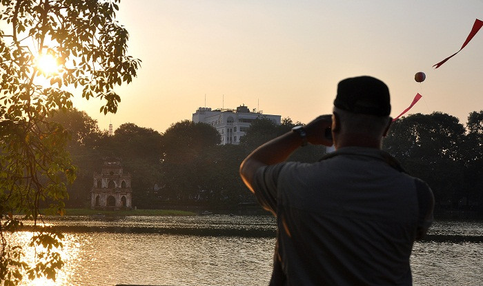 Thủ đô Hà Nội sẽ còn mãi trong trái tim của mỗi người dân Việt và trong kí ức của những bạn khách nước ngoài.