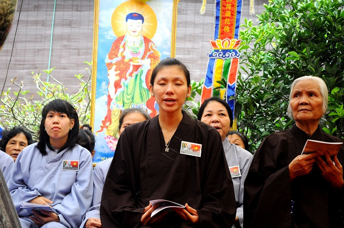 Đại lễ cầu siêu được hàng trăm các tăng ni, phật tử… tổ chức long trọng, thành kính.